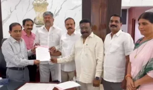 గ్రాడ్యుయేట్ ఎమ్మెల్సీ ఓటర్ల నమోదు షెడ్యూల్‌పై స్పష్టత కోరిన బీఆర్‌ఎస్