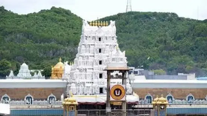 శ్రీవారి దర్శనానికి భారీ రద్దీ.. సర్వదర్శనానికి 15 గంటల సమయం
